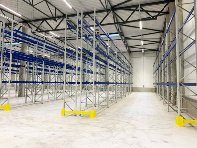 Levering og montering av Groglass pallehyller 6